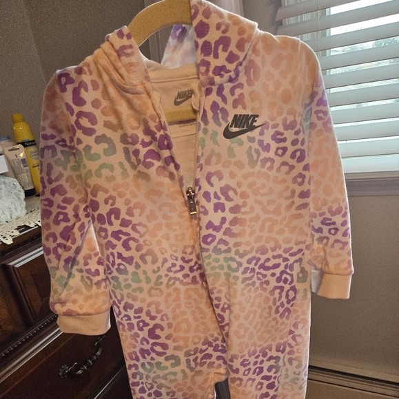 Nike printed hooded coverall 24 months - Picture 2 of 3